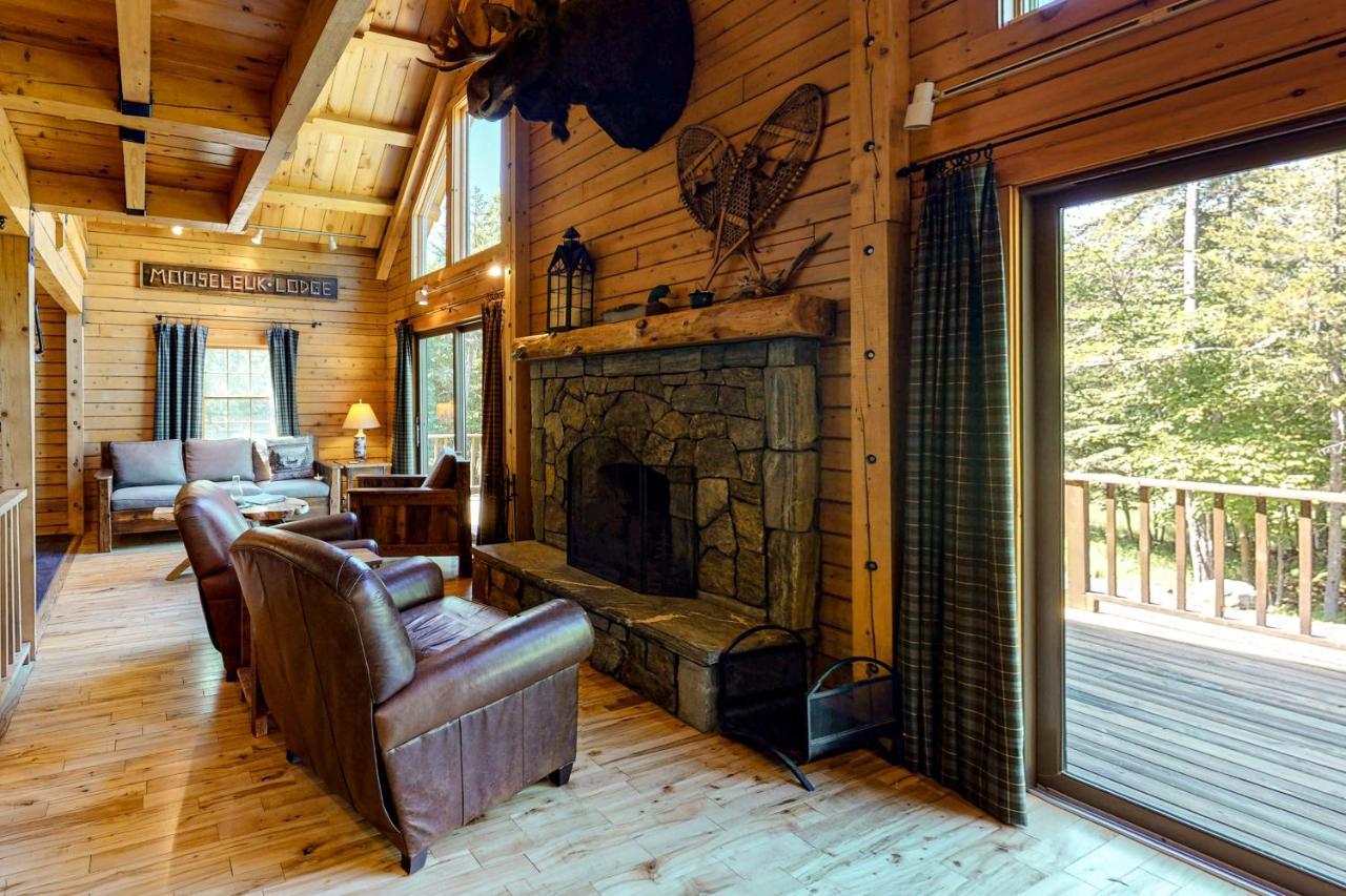 Mooseleuk Lodge The Highlands Exterior photo