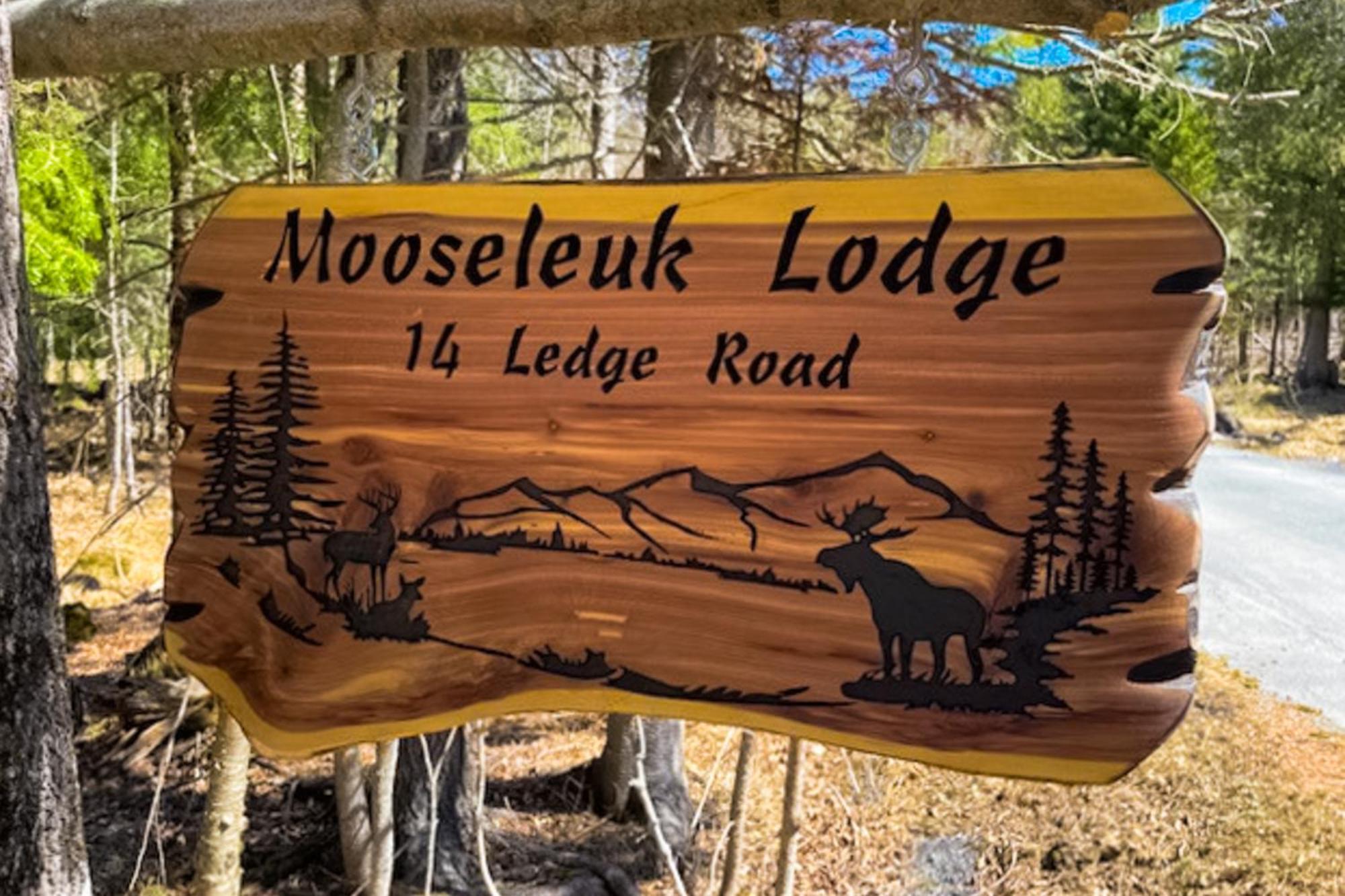 Mooseleuk Lodge The Highlands Exterior photo